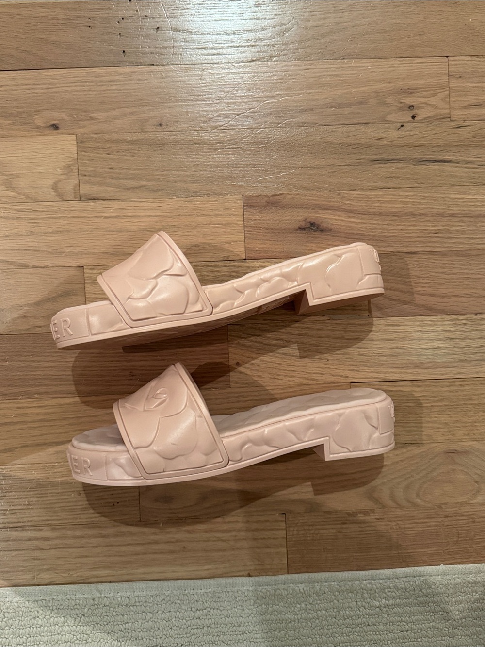Authentic Valentino Pale Pink Floral Appliqué rubber Slide Mules - Picture 6 of 6